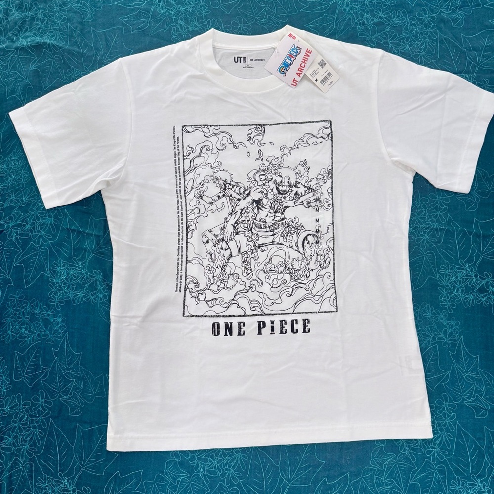 Uniqlo x One Piece Graphic Tee *NEW w/TAGS*
